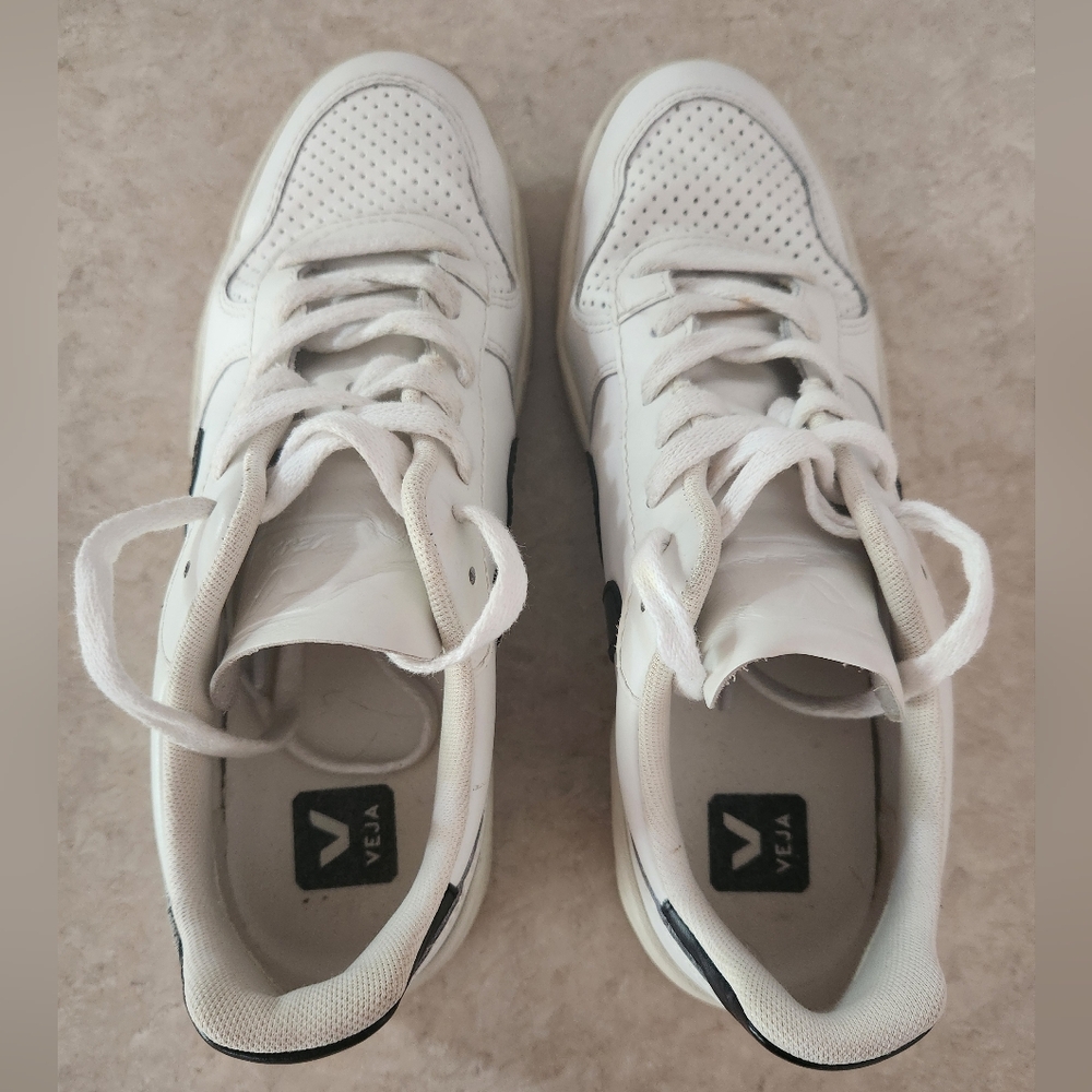 Veja V-10 Sneakers - Picture 3 of 10